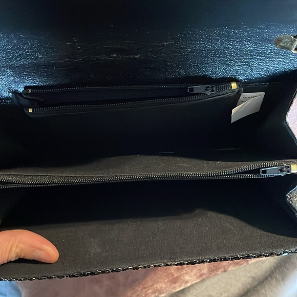 Black shiny clutch purse - Picture 5 of 6